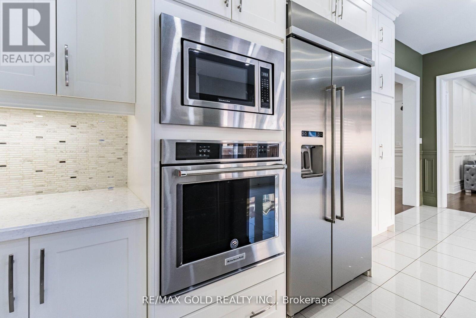 28 Cloverhaven Road, Brampton, Ontario  L6P 4E4 - Photo 21 - W12688788