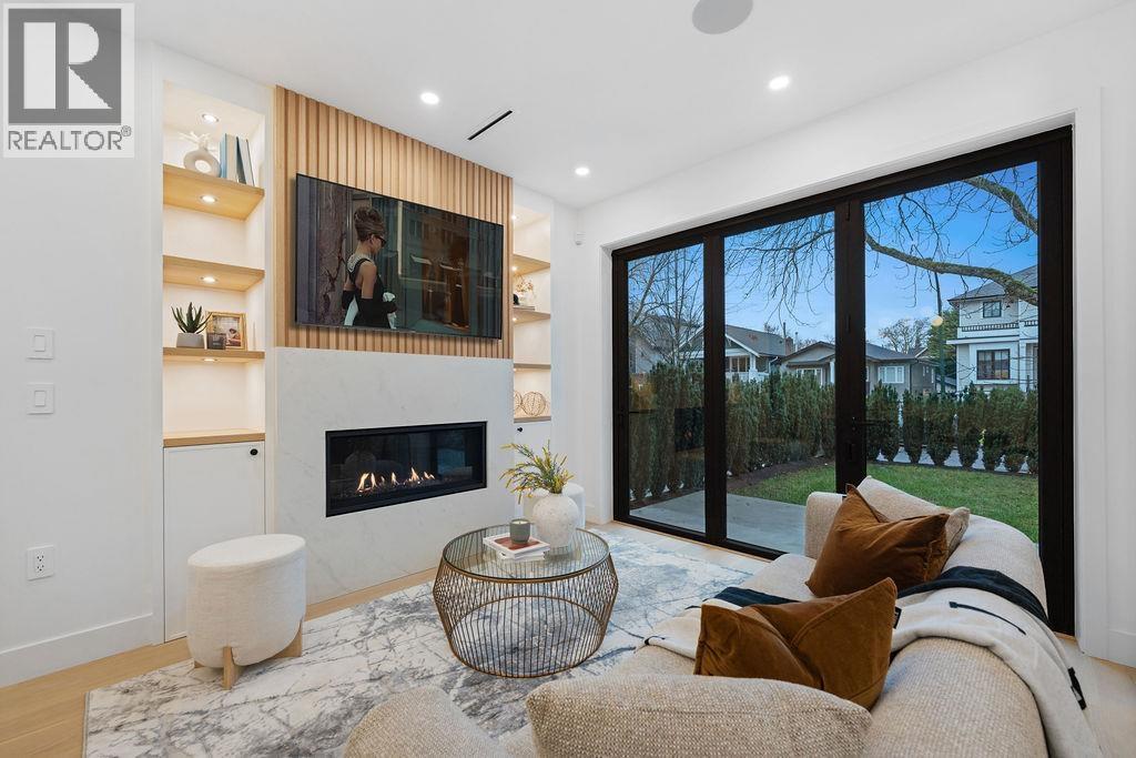 1 2846 W 12TH AVENUE, Vancouver, British Columbia