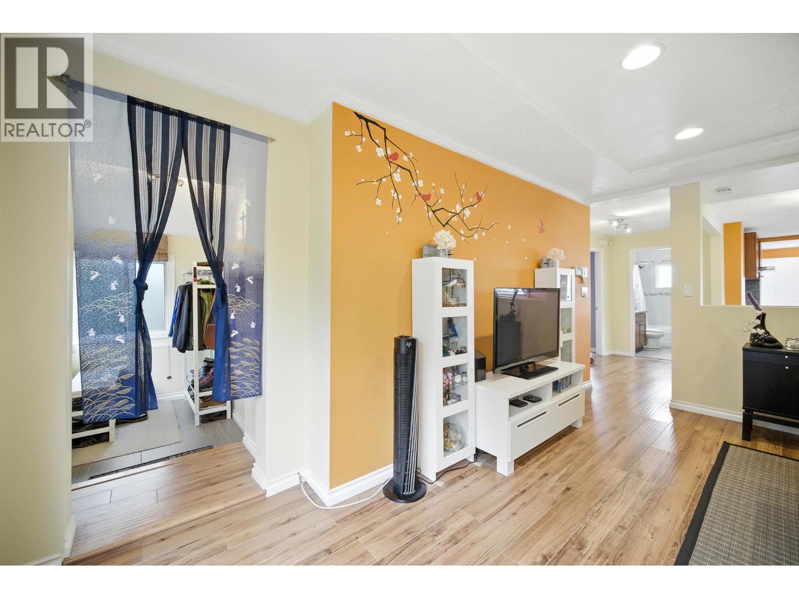 966 E 64th Avenue, Vancouver, British Columbia  V5X 2N4 - Photo 3 - R3078511