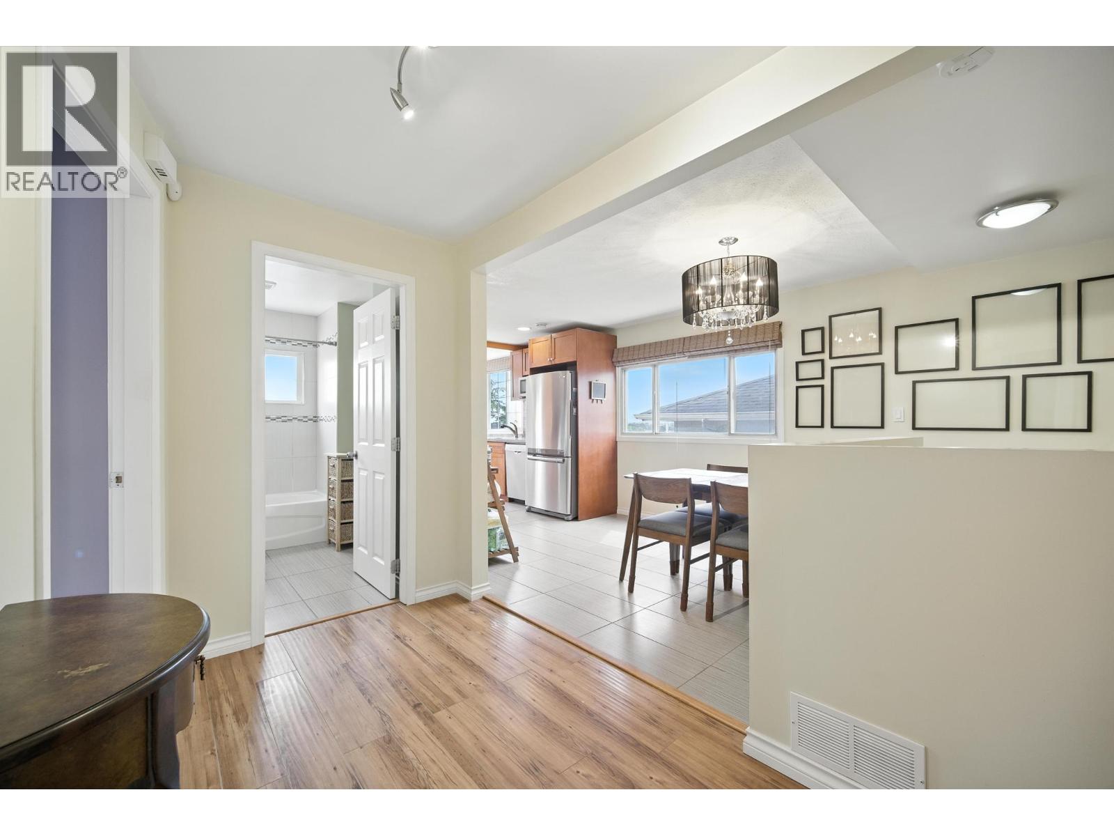 966 E 64th Avenue, Vancouver, British Columbia  V5X 2N4 - Photo 8 - R3078511