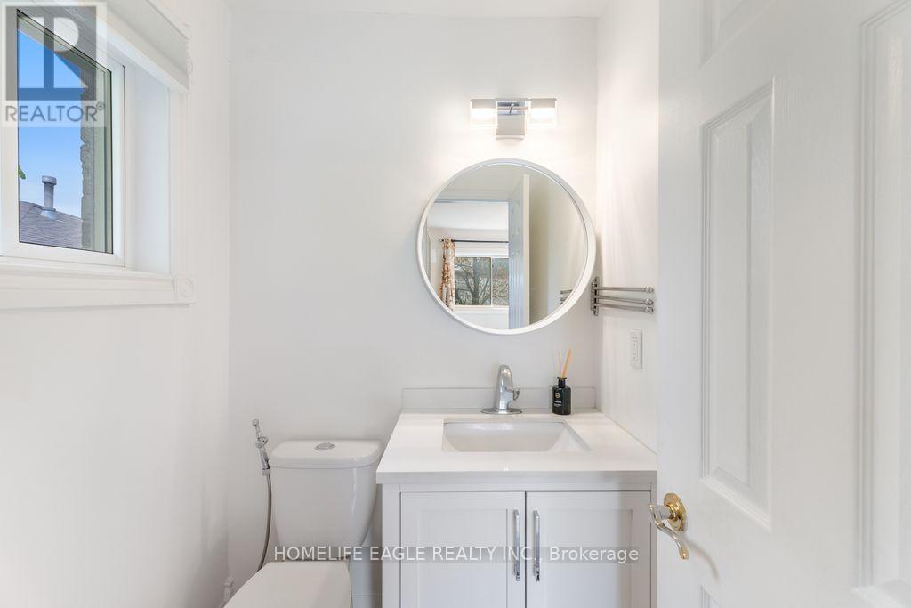 Upper - 17 Beckett Avenue, East Gwillimbury, Ontario  L9N 1E6 - Photo 8 - N12689288