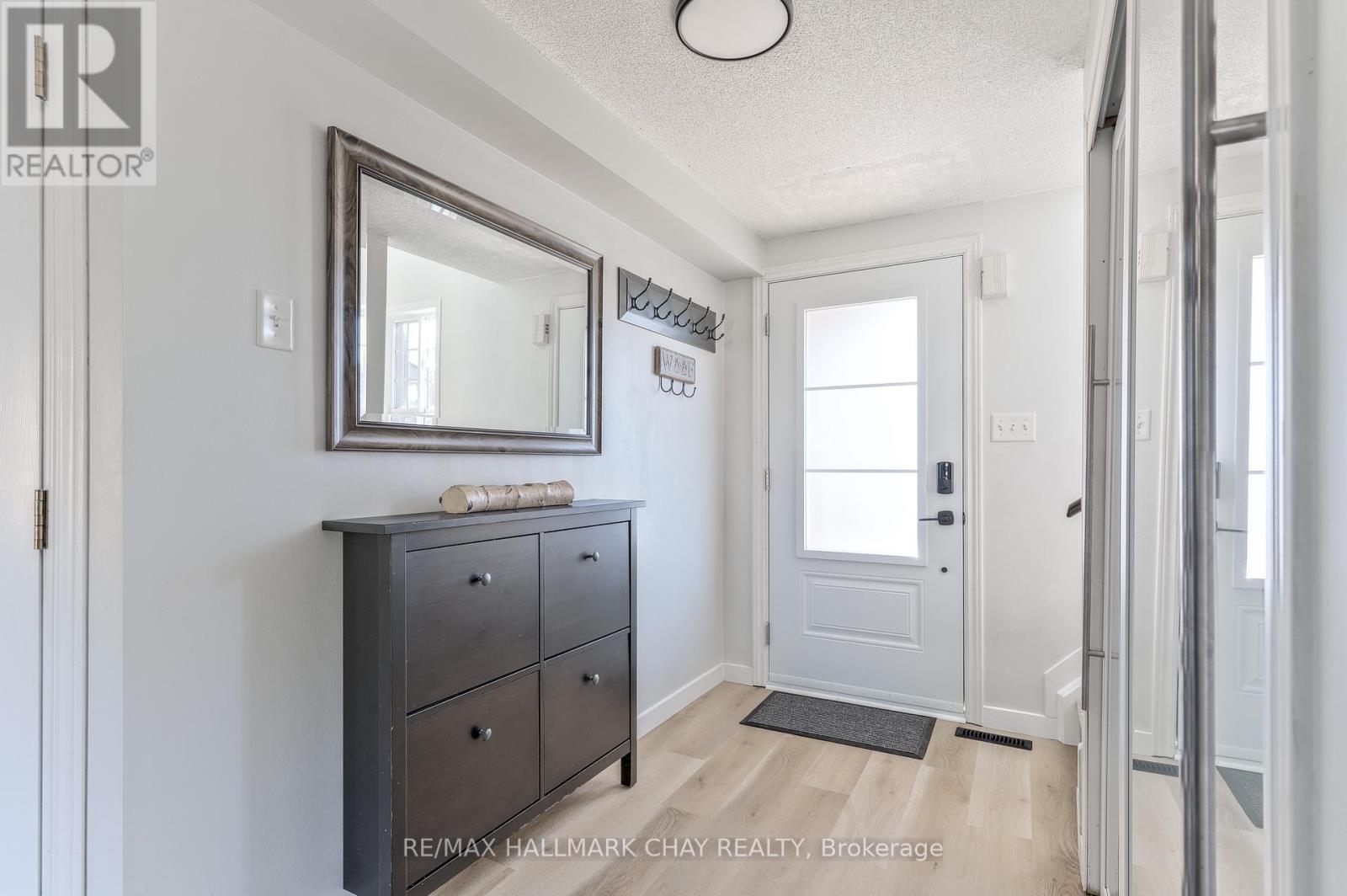 372 Dunsmore Lane, Barrie, Ontario  L4M 7B1 - Photo 7 - S12689278