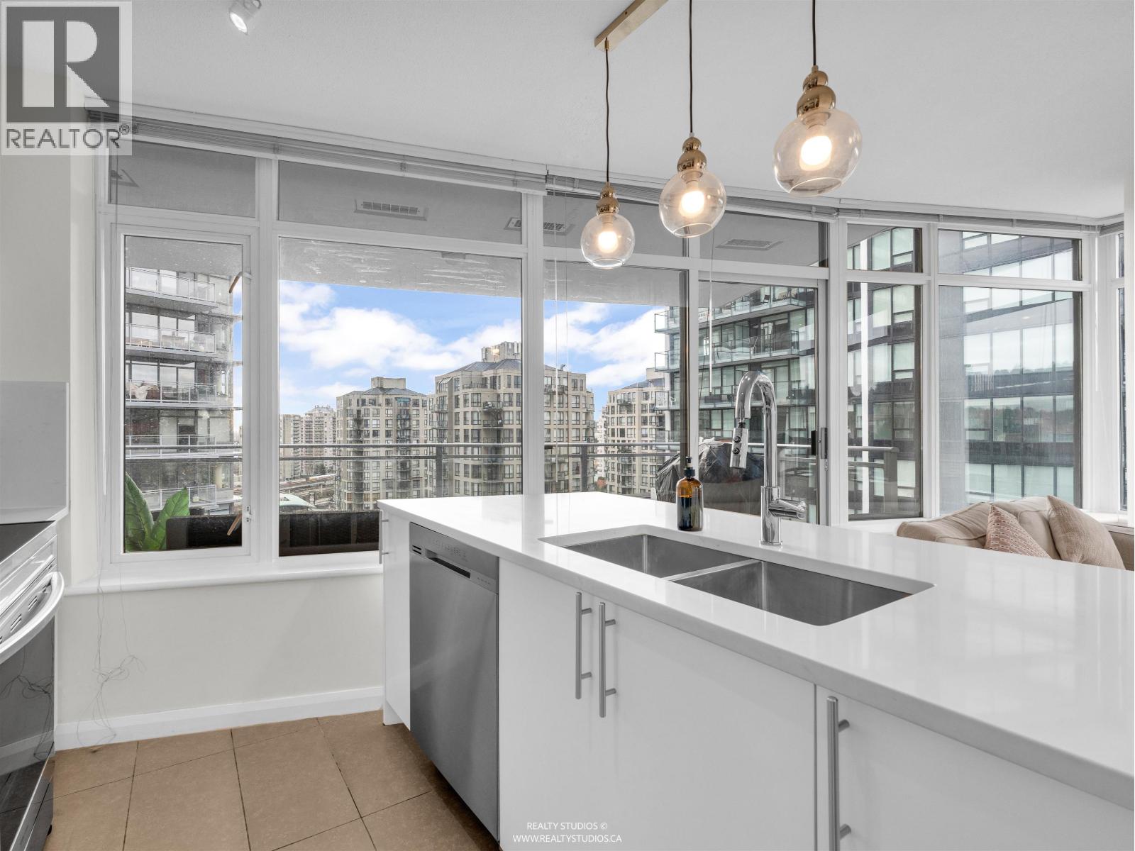 1608 888 Carnarvon St Street, New Westminster, British Columbia  V3M 0C6 - Photo 3 - R3078496