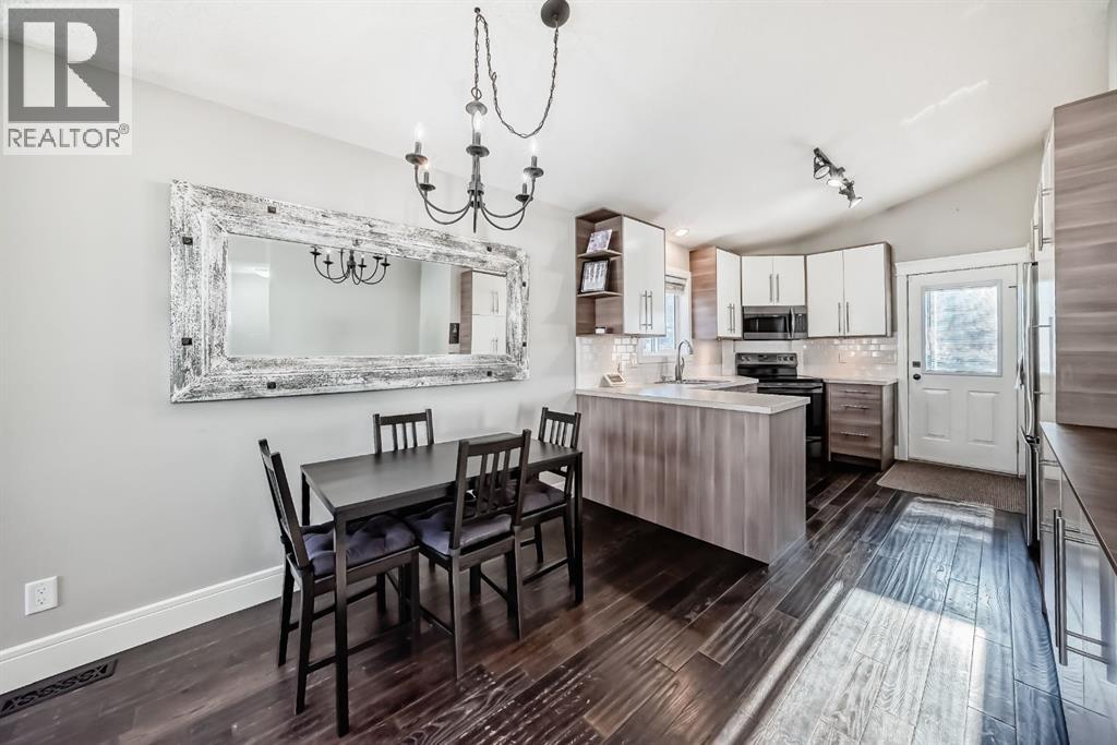 11 Canoe Close Sw, Airdrie, Alberta  T4B 2N3 - Photo 6 - A2278127