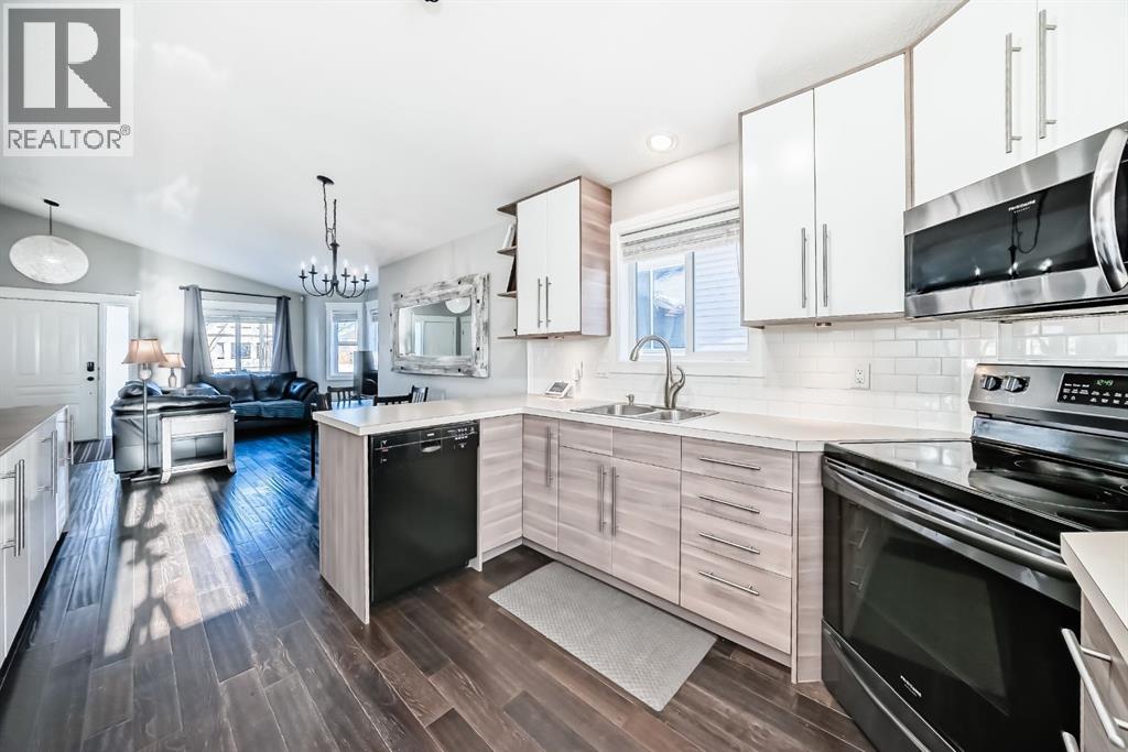 11 Canoe Close Sw, Airdrie, Alberta  T4B 2N3 - Photo 5 - A2278127