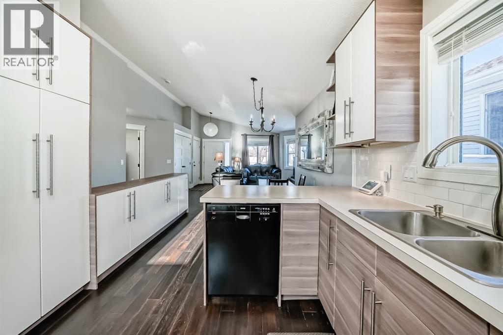 11 Canoe Close Sw, Airdrie, Alberta  T4B 2N3 - Photo 12 - A2278127