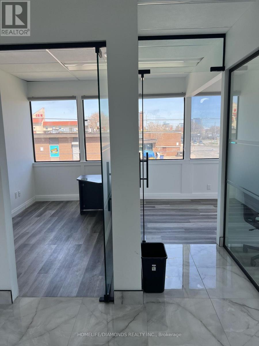 202 - 1830 Dundas Street E, Mississauga, Ontario  L4X 1L8 - Photo 10 - W12689234