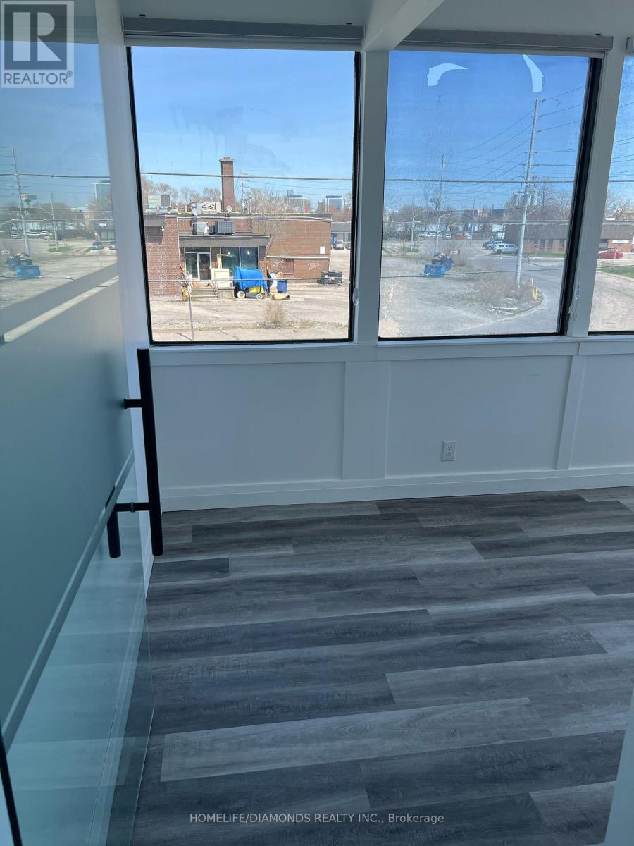 202 - 1830 Dundas Street E, Mississauga, Ontario  L4X 1L8 - Photo 11 - W12689234