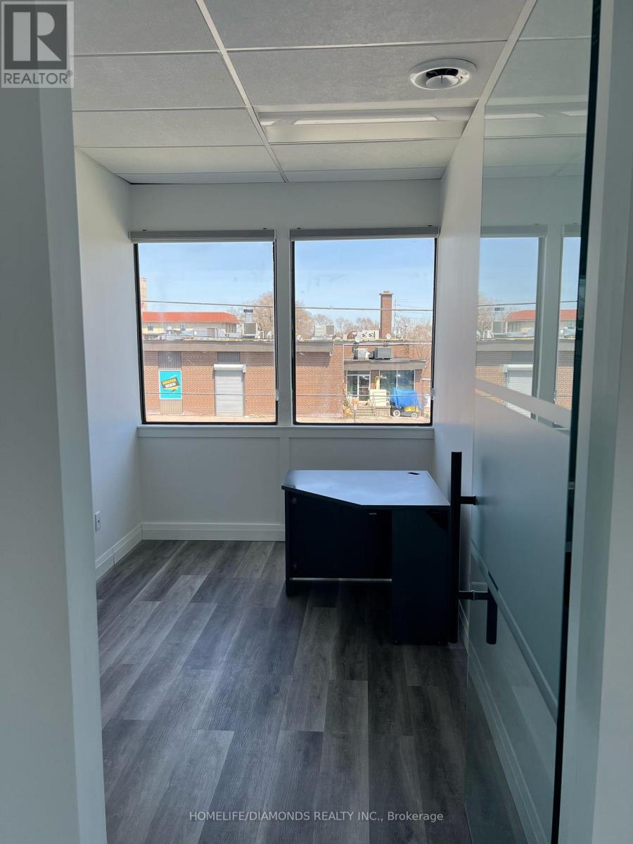 202 - 1830 Dundas Street E, Mississauga, Ontario  L4X 1L8 - Photo 13 - W12689234