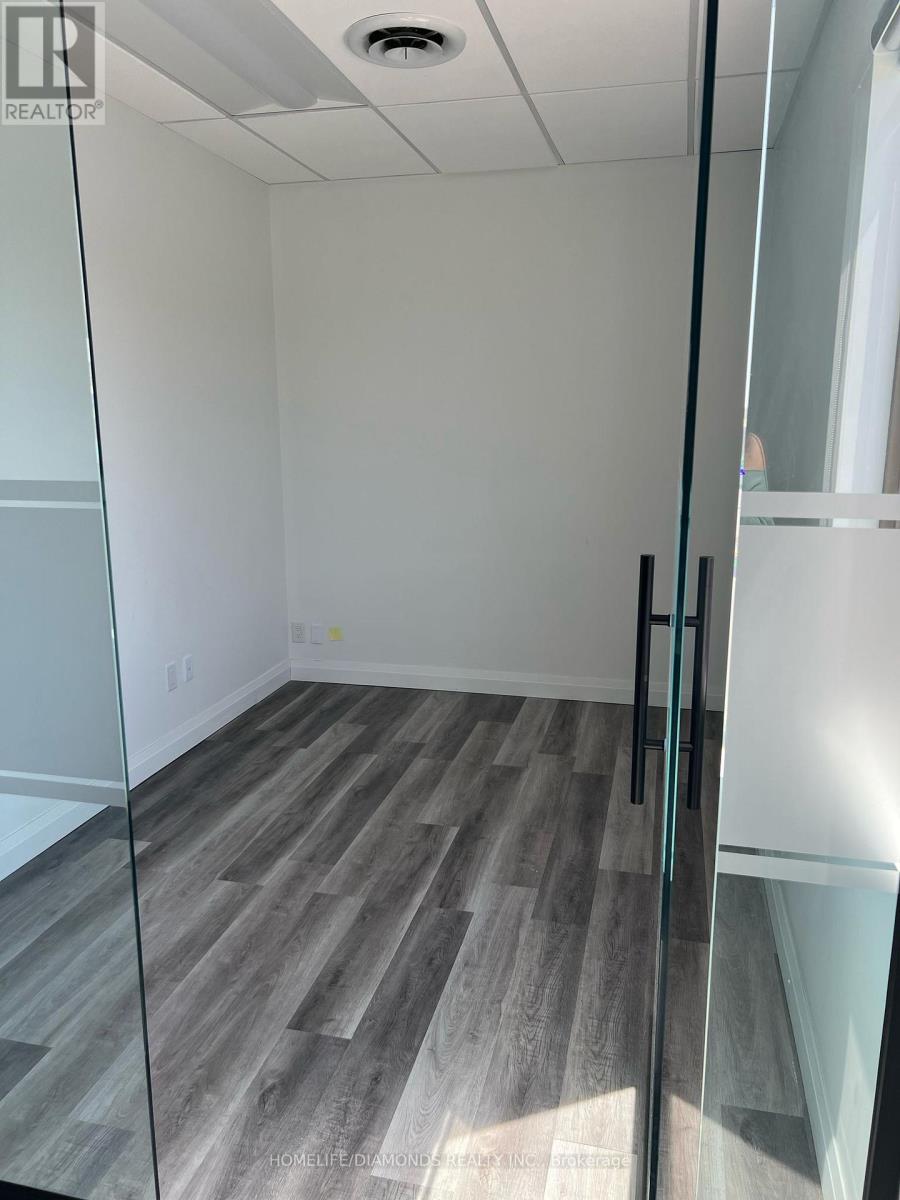 202 - 1830 Dundas Street E, Mississauga, Ontario  L4X 1L8 - Photo 5 - W12689234