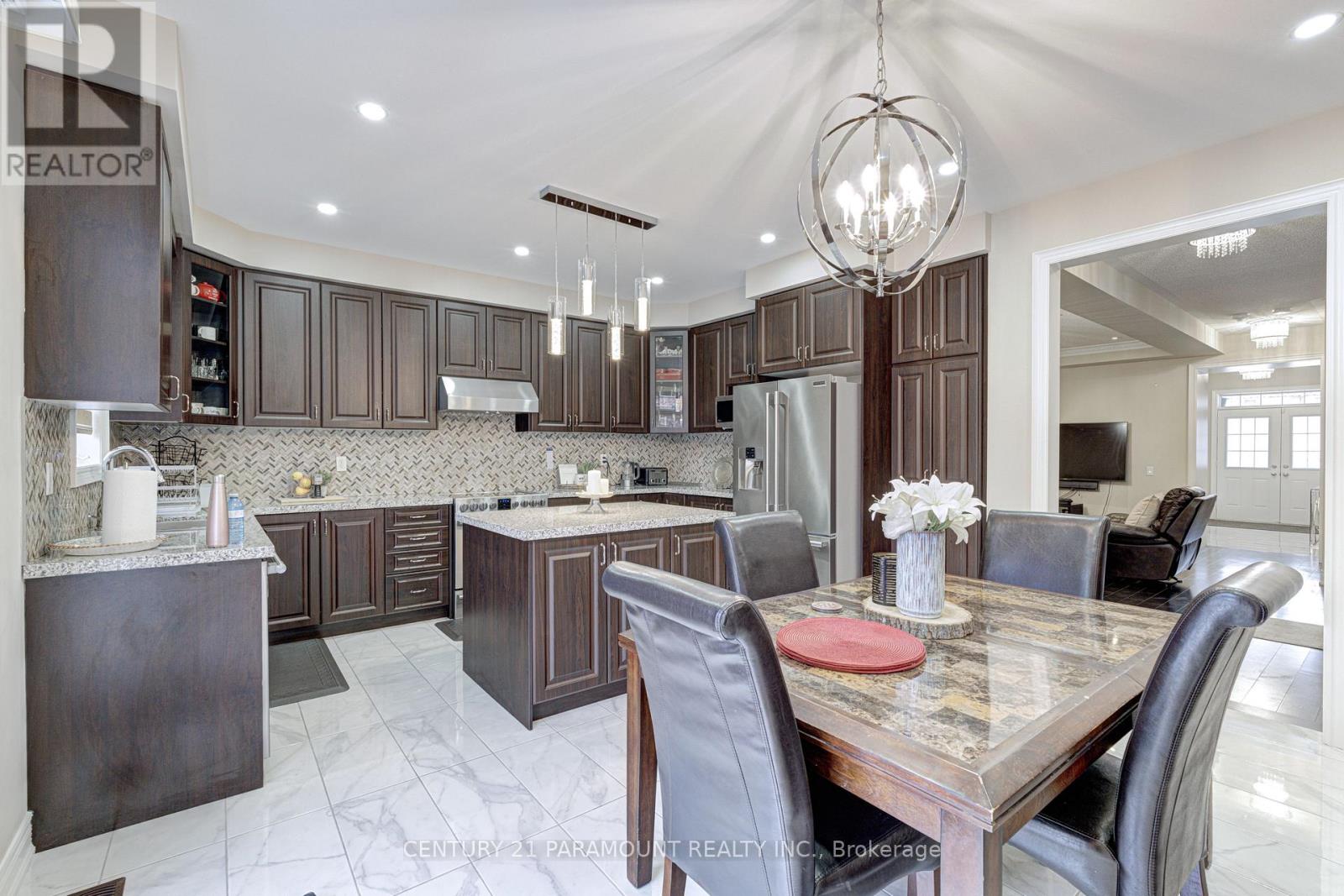 563 Dougall Avenue E, Caledon, Ontario  L7C 3Z4 - Photo 12 - W12689236