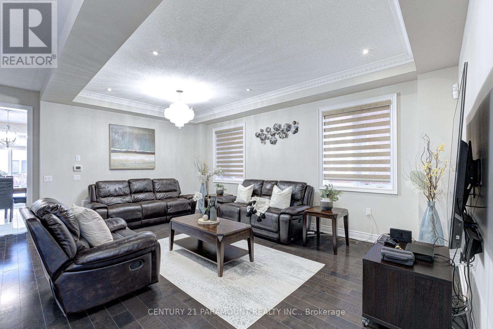 563 Dougall Avenue E, Caledon, Ontario  L7C 3Z4 - Photo 7 - W12689236