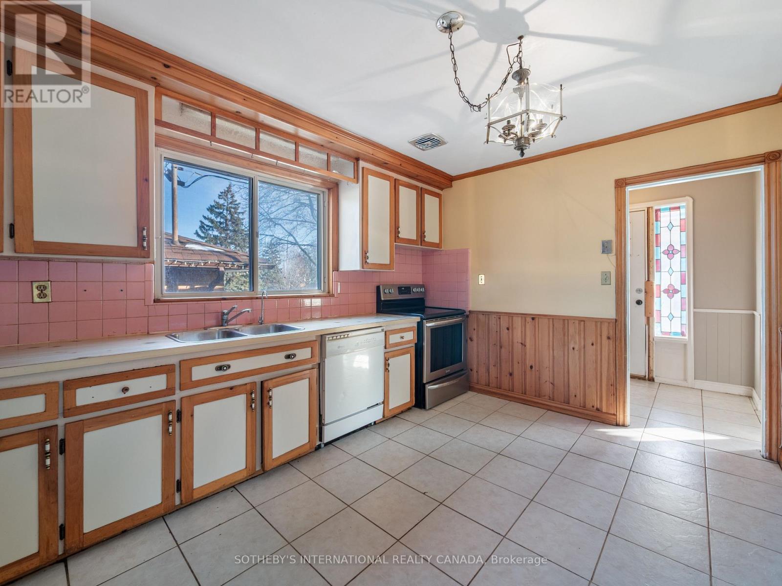 4 Riverlea Drive, Toronto, Ontario  M9P 2H1 - Photo 11 - W12689244