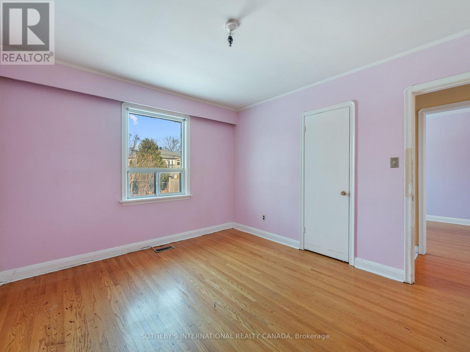 4 Riverlea Drive, Toronto, Ontario  M9P 2H1 - Photo 16 - W12689244