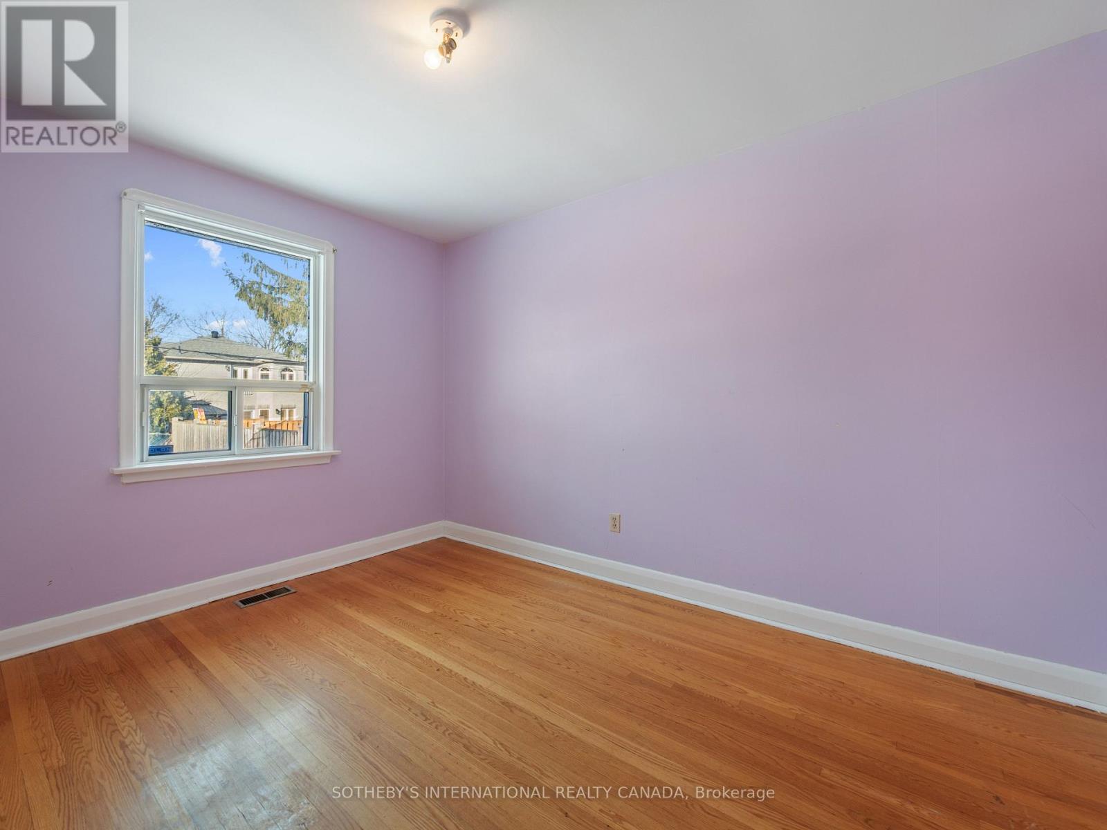 4 Riverlea Drive, Toronto, Ontario  M9P 2H1 - Photo 17 - W12689244