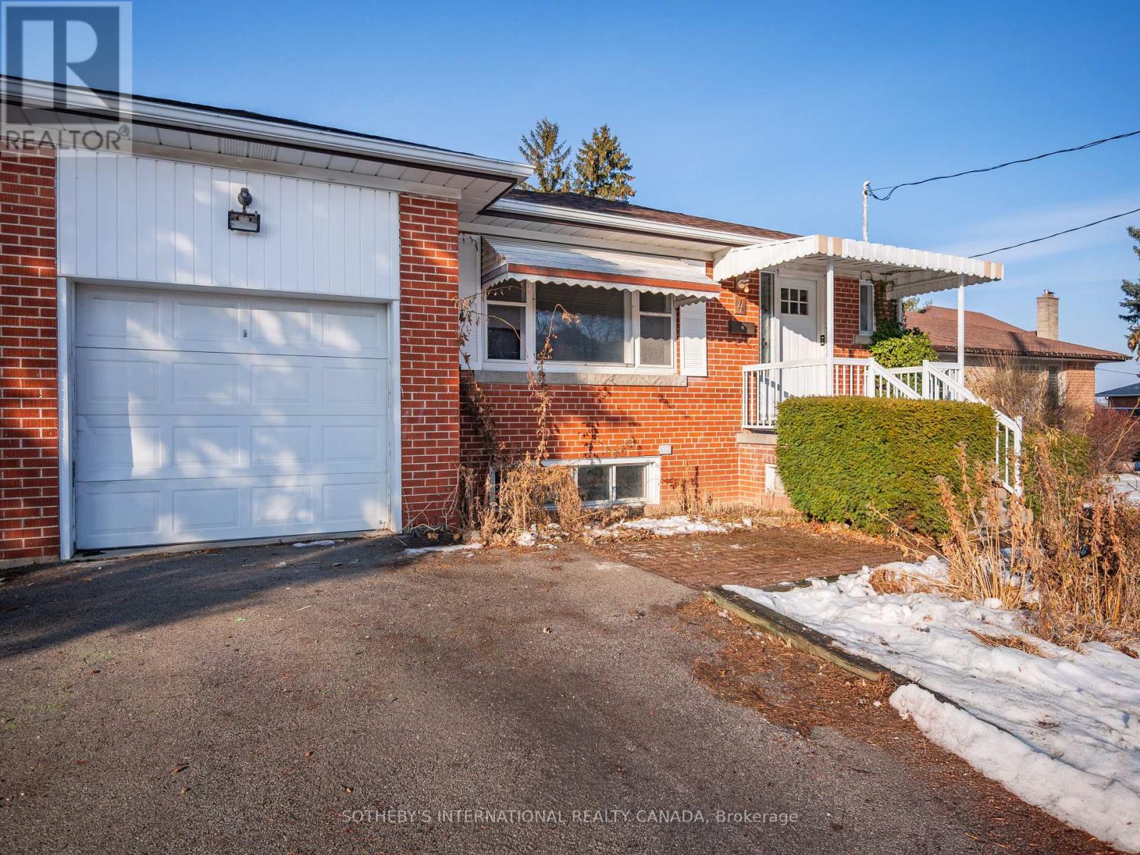 4 Riverlea Drive, Toronto, Ontario  M9P 2H1 - Photo 3 - W12689244
