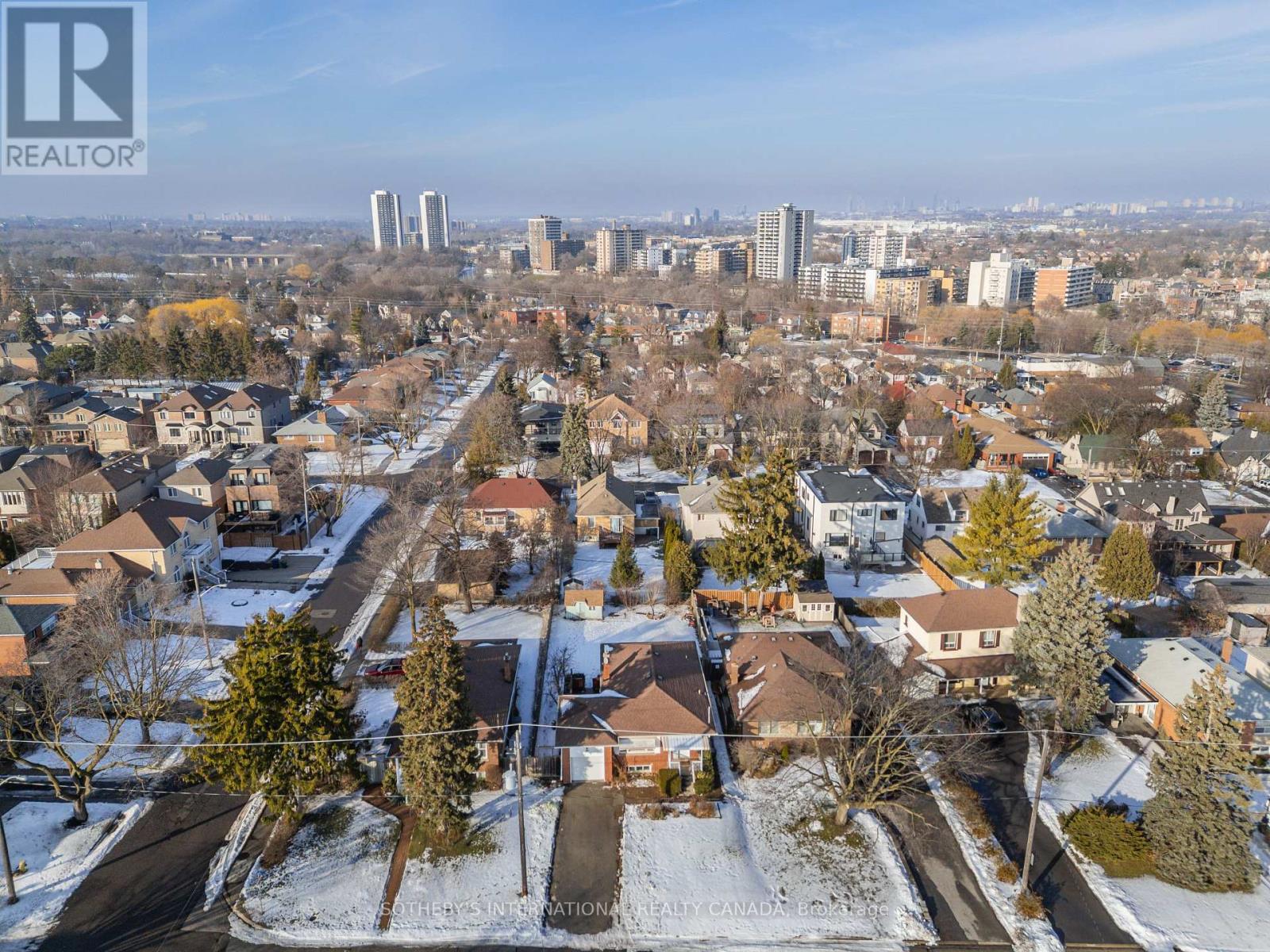 4 Riverlea Drive, Toronto, Ontario  M9P 2H1 - Photo 39 - W12689244