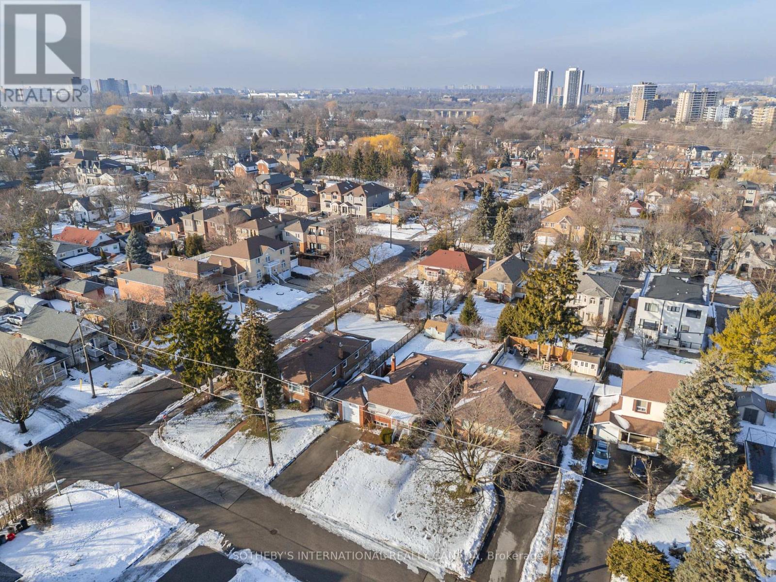 4 Riverlea Drive, Toronto, Ontario  M9P 2H1 - Photo 40 - W12689244