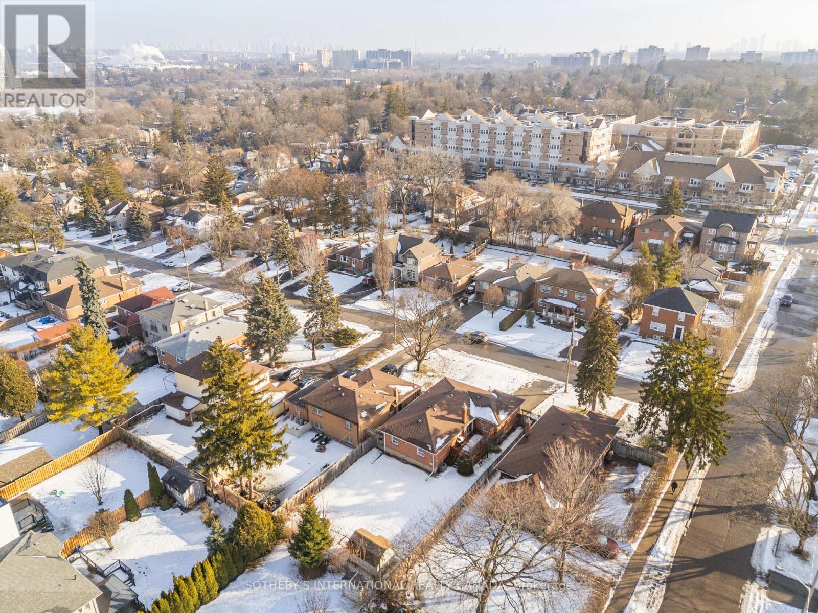 4 Riverlea Drive, Toronto, Ontario  M9P 2H1 - Photo 41 - W12689244