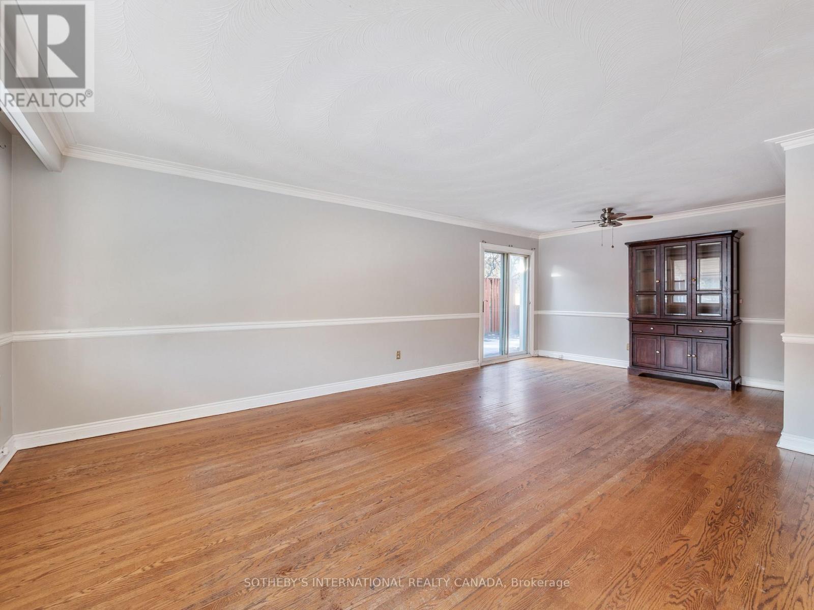 4 Riverlea Drive, Toronto, Ontario  M9P 2H1 - Photo 6 - W12689244