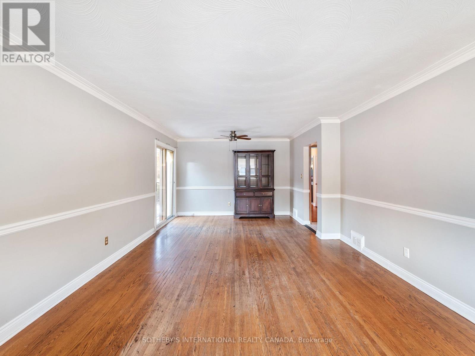 4 Riverlea Drive, Toronto, Ontario  M9P 2H1 - Photo 7 - W12689244