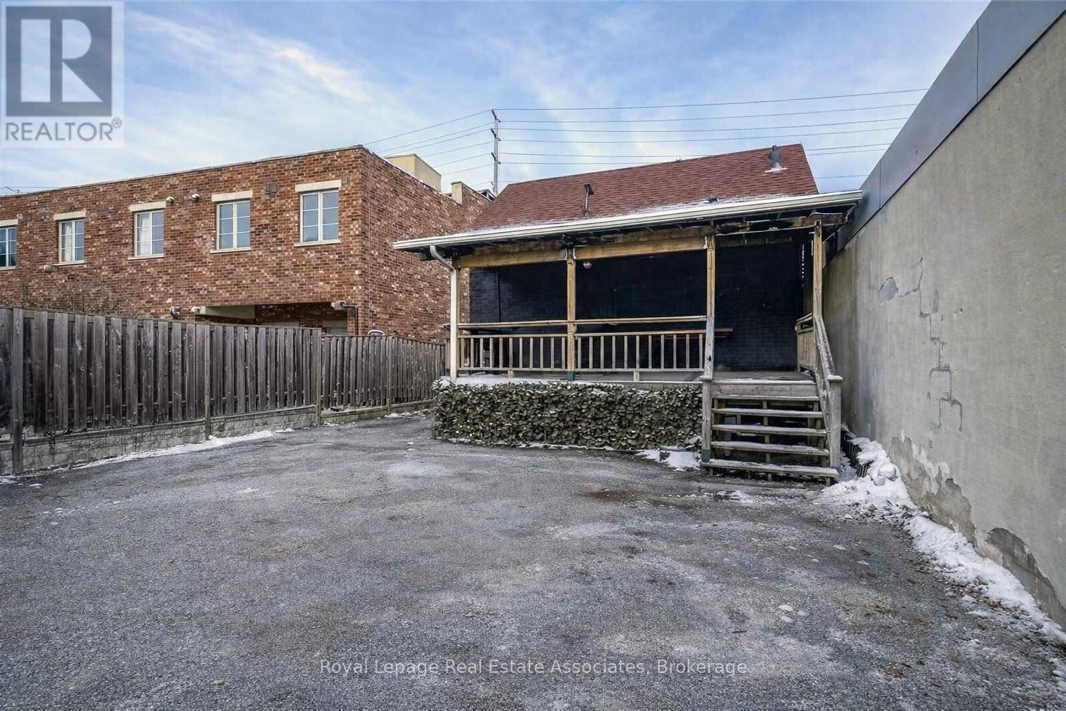 881 Lakeshore Road E, Mississauga, Ontario  L5E 1E2 - Photo 12 - W12689258