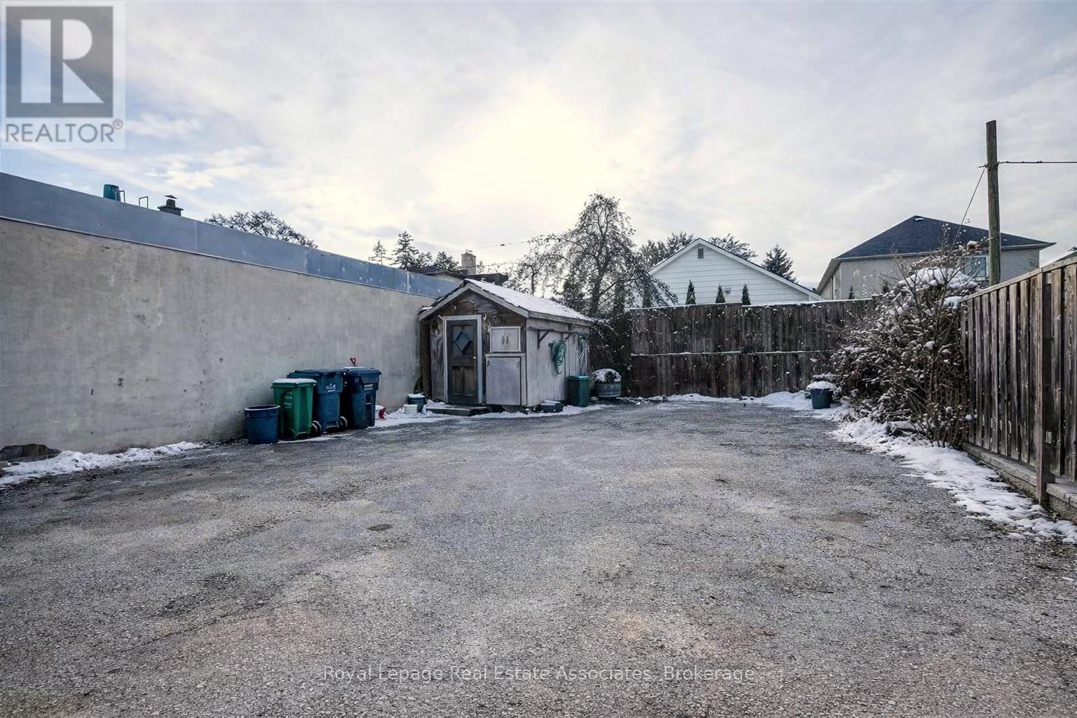 881 Lakeshore Road E, Mississauga, Ontario  L5E 1E2 - Photo 15 - W12689258