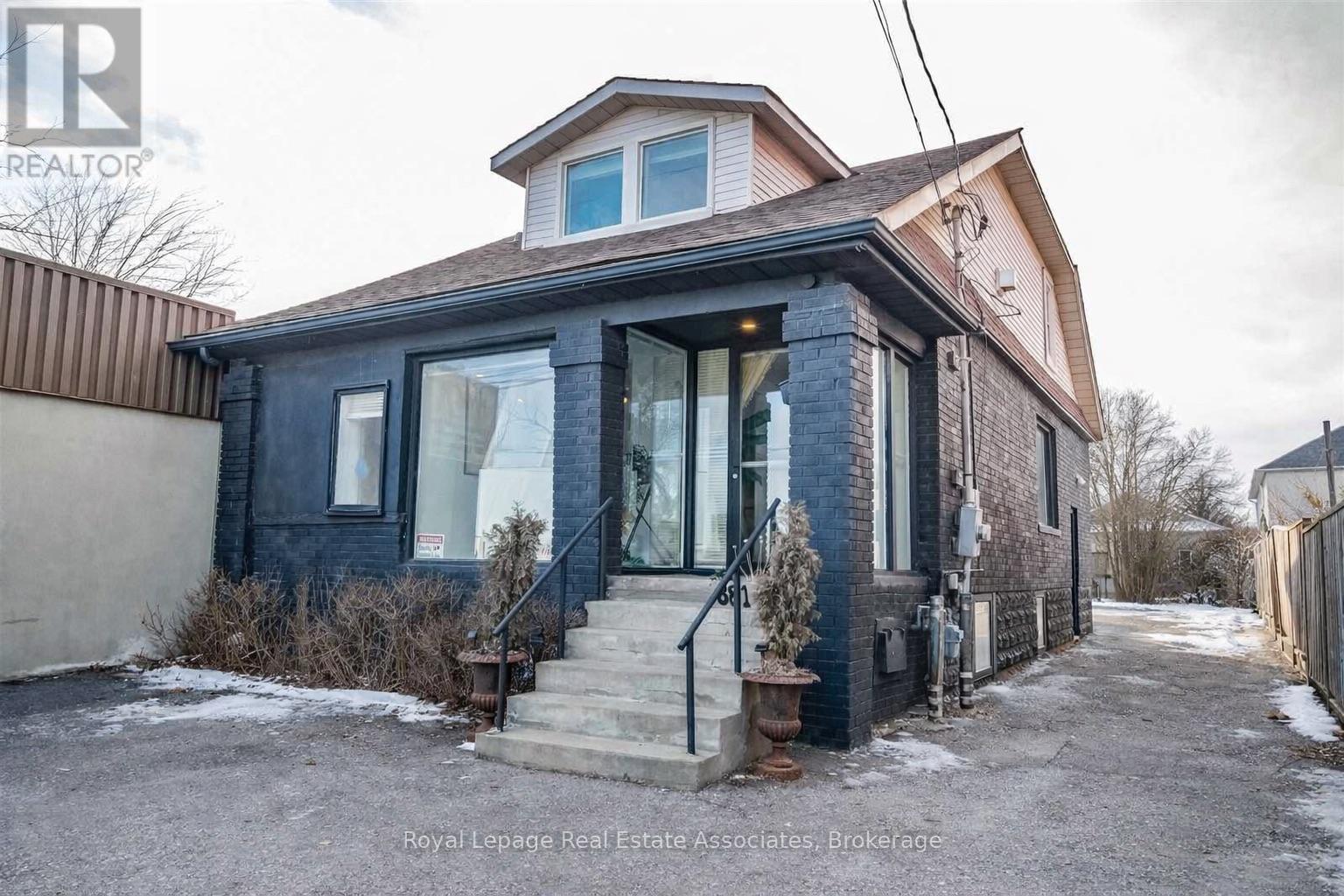 881 Lakeshore Road E, Mississauga, Ontario  L5E 1E2 - Photo 2 - W12689258