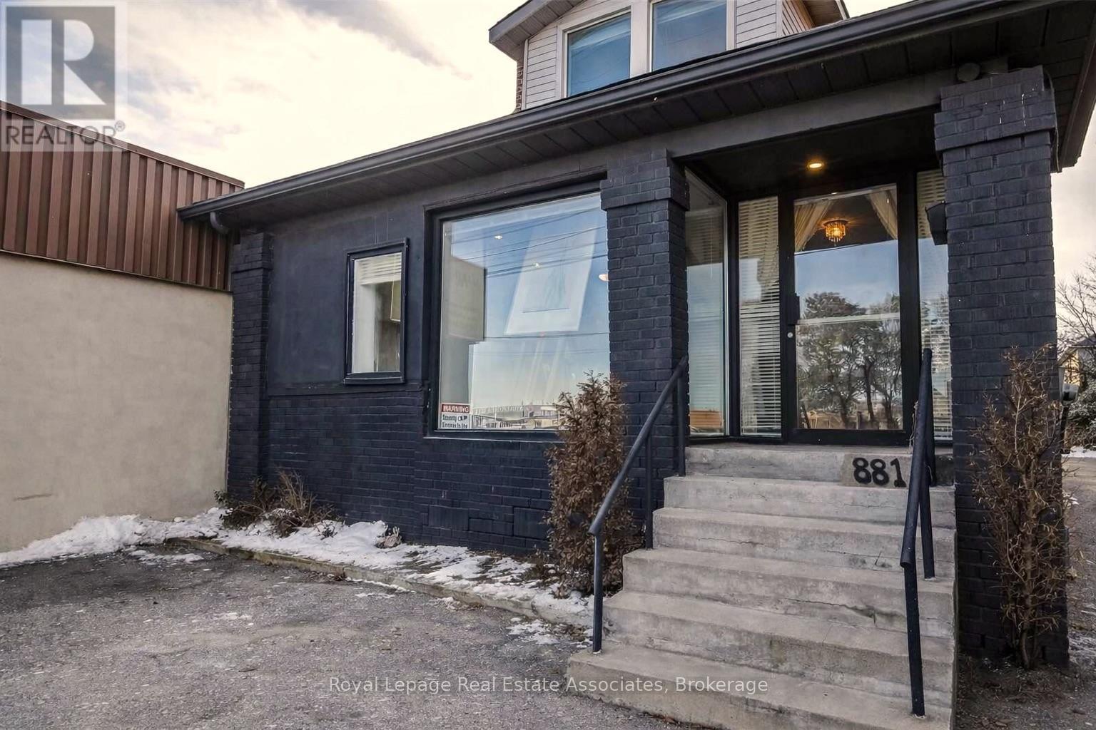 881 Lakeshore Road E, Mississauga, Ontario  L5E 1E2 - Photo 3 - W12689258