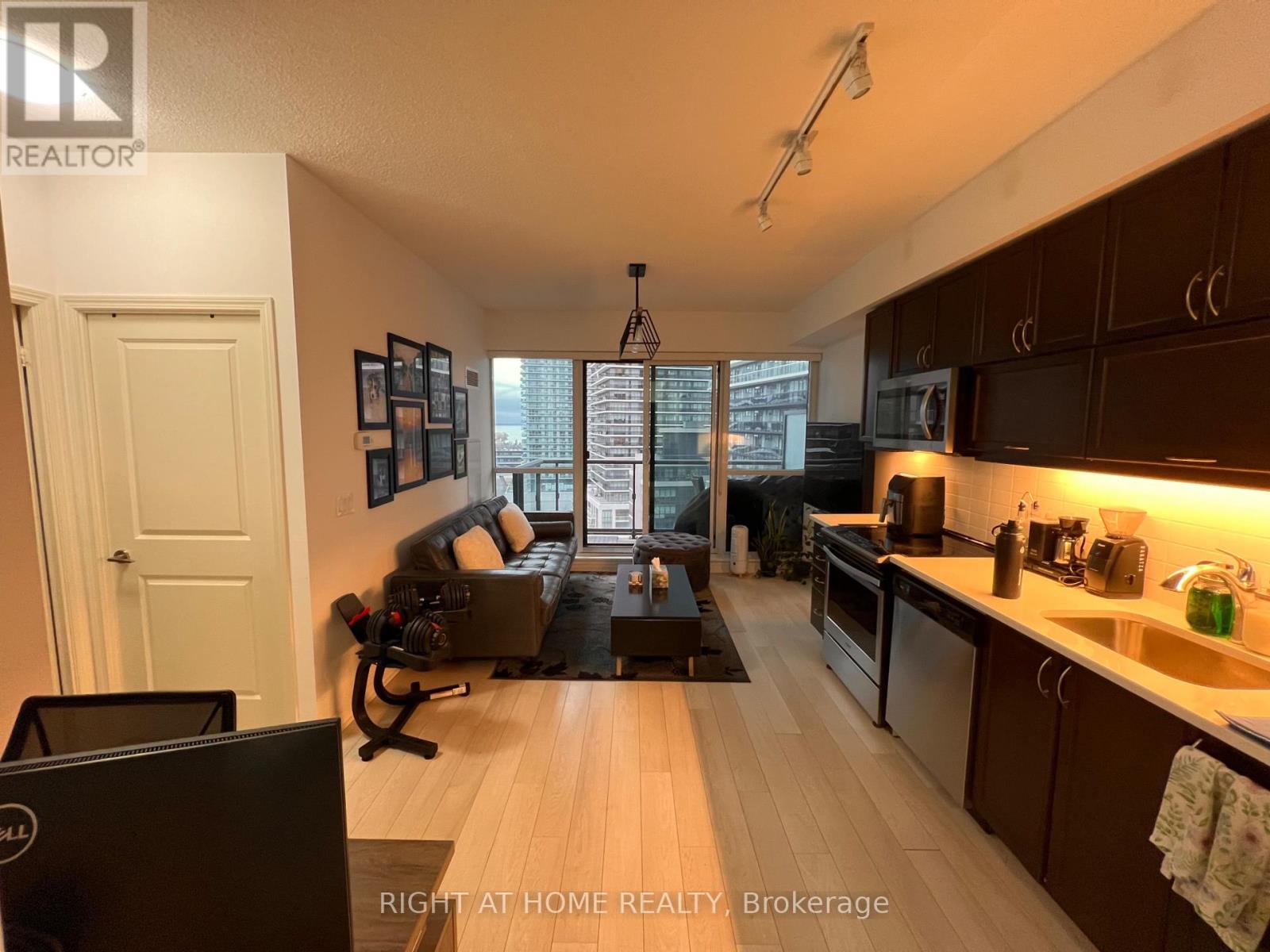 1404 - 39 Annie Craig Drive, Toronto, Ontario  M8V 0H1 - Photo 7 - W12689270