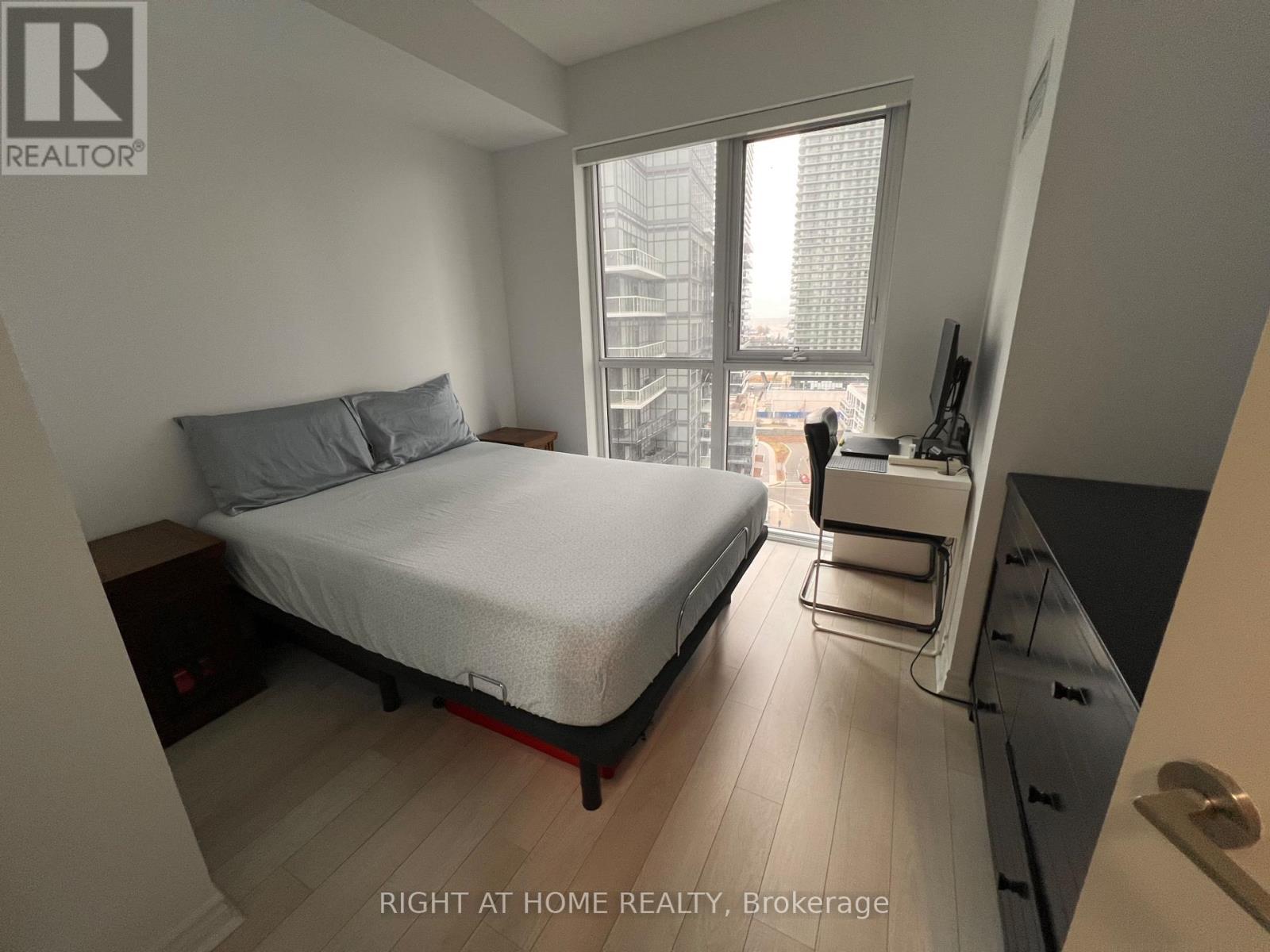 1404 - 39 Annie Craig Drive, Toronto, Ontario  M8V 0H1 - Photo 8 - W12689270