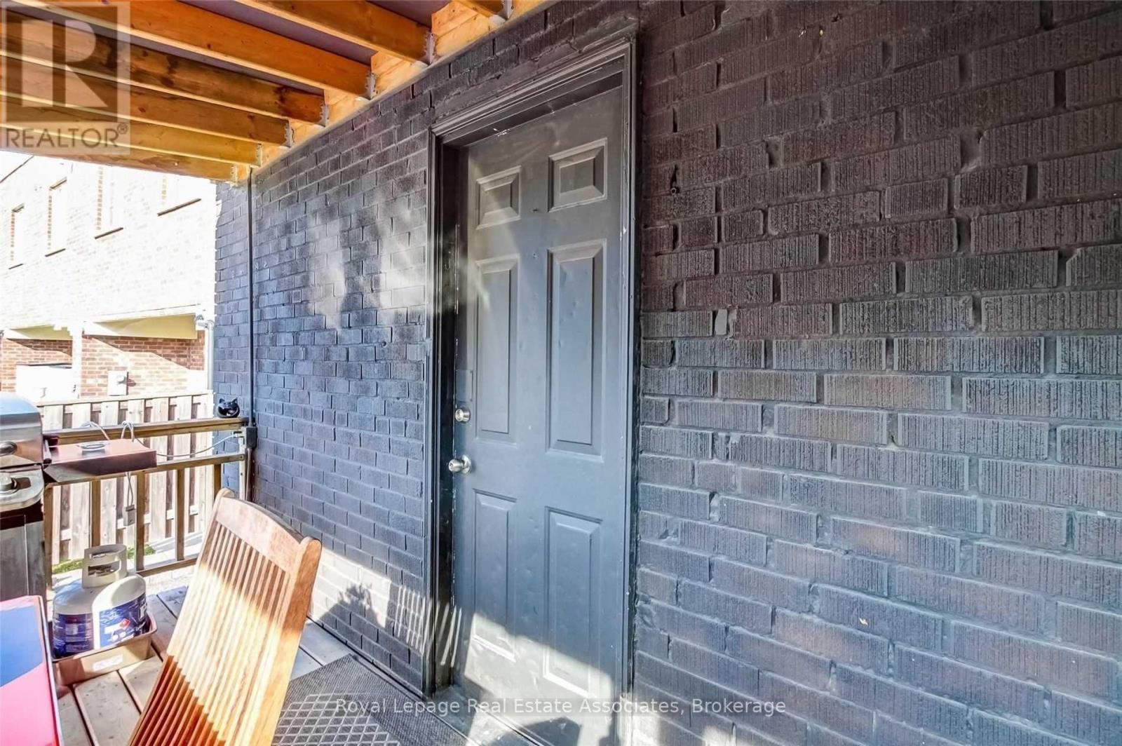 881 Lakeshore Road E, Mississauga, Ontario  L5E 1E2 - Photo 12 - W12689276