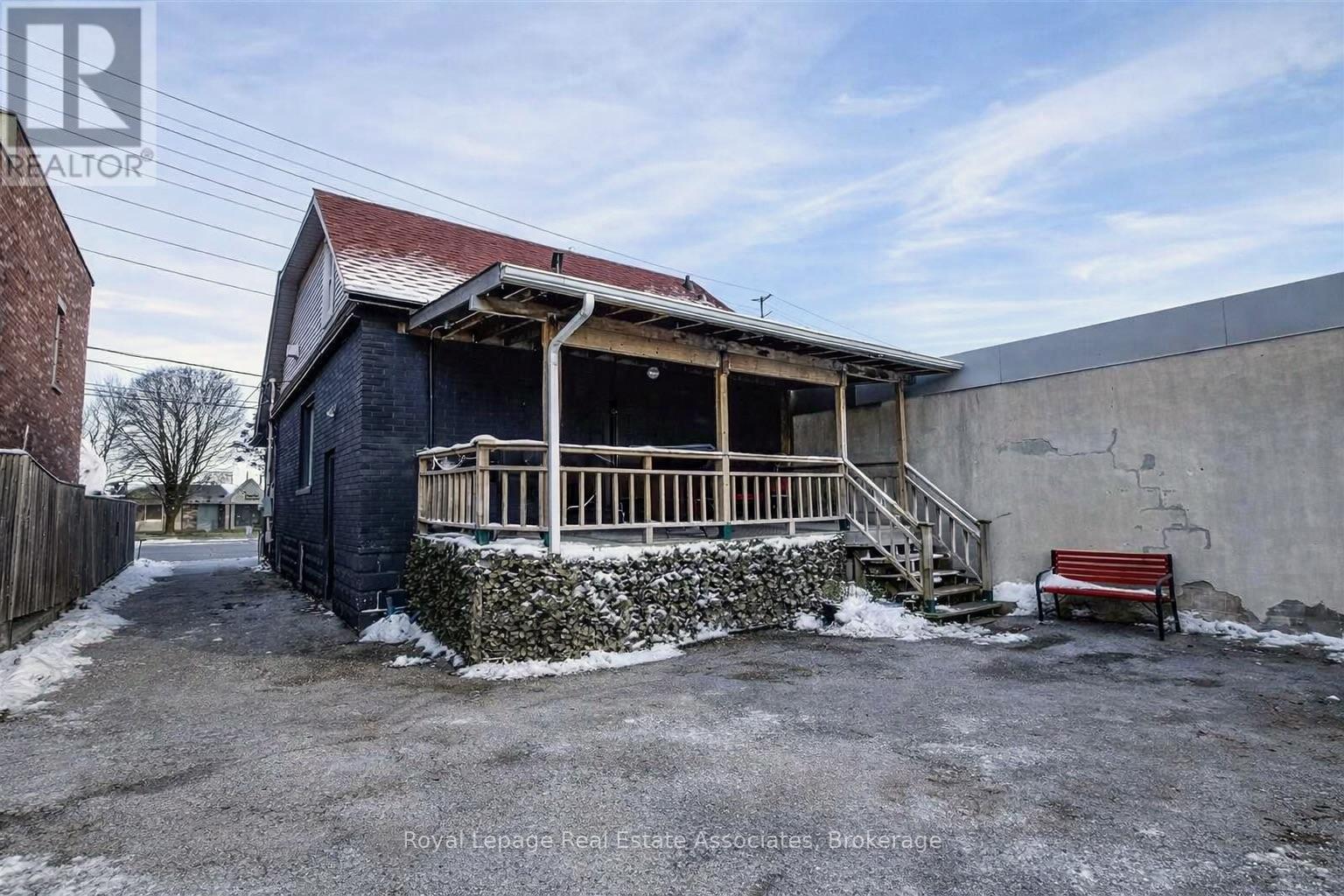 881 Lakeshore Road E, Mississauga, Ontario  L5E 1E2 - Photo 14 - W12689276