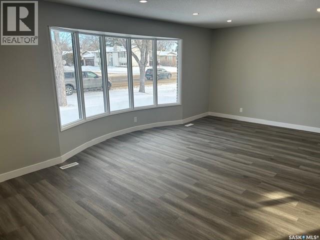 6007 Sherwood Drive, Regina, Saskatchewan  S4T 6X5 - Photo 2 - SK026689