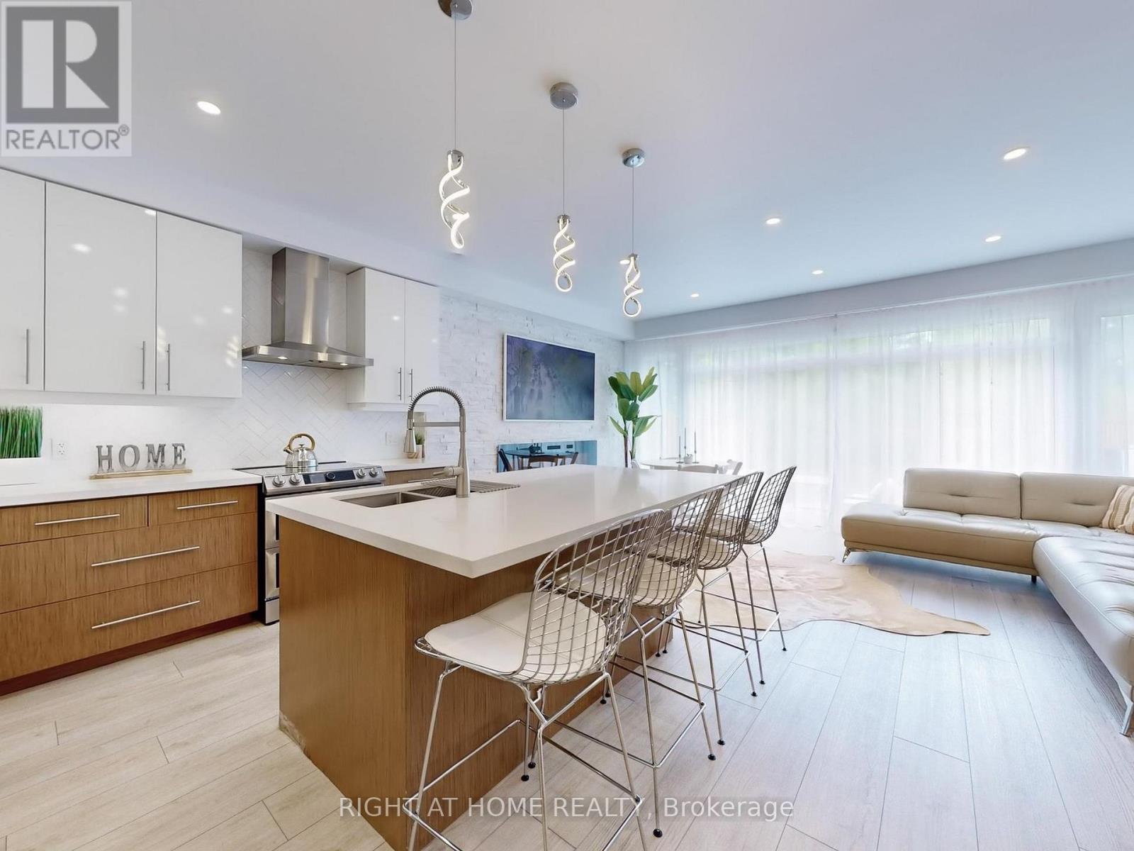 30 - 35 Midhurst Heights, Hamilton, Ontario  L8J 0K9 - Photo 10 - X12689264