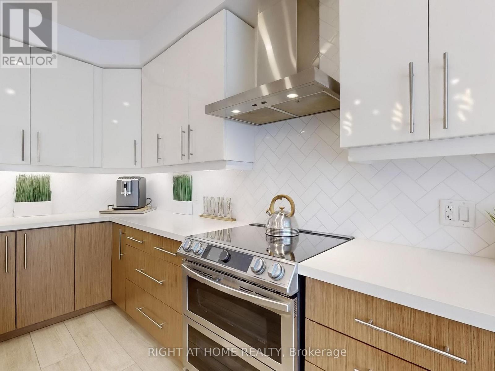 30 - 35 Midhurst Heights, Hamilton, Ontario  L8J 0K9 - Photo 13 - X12689264