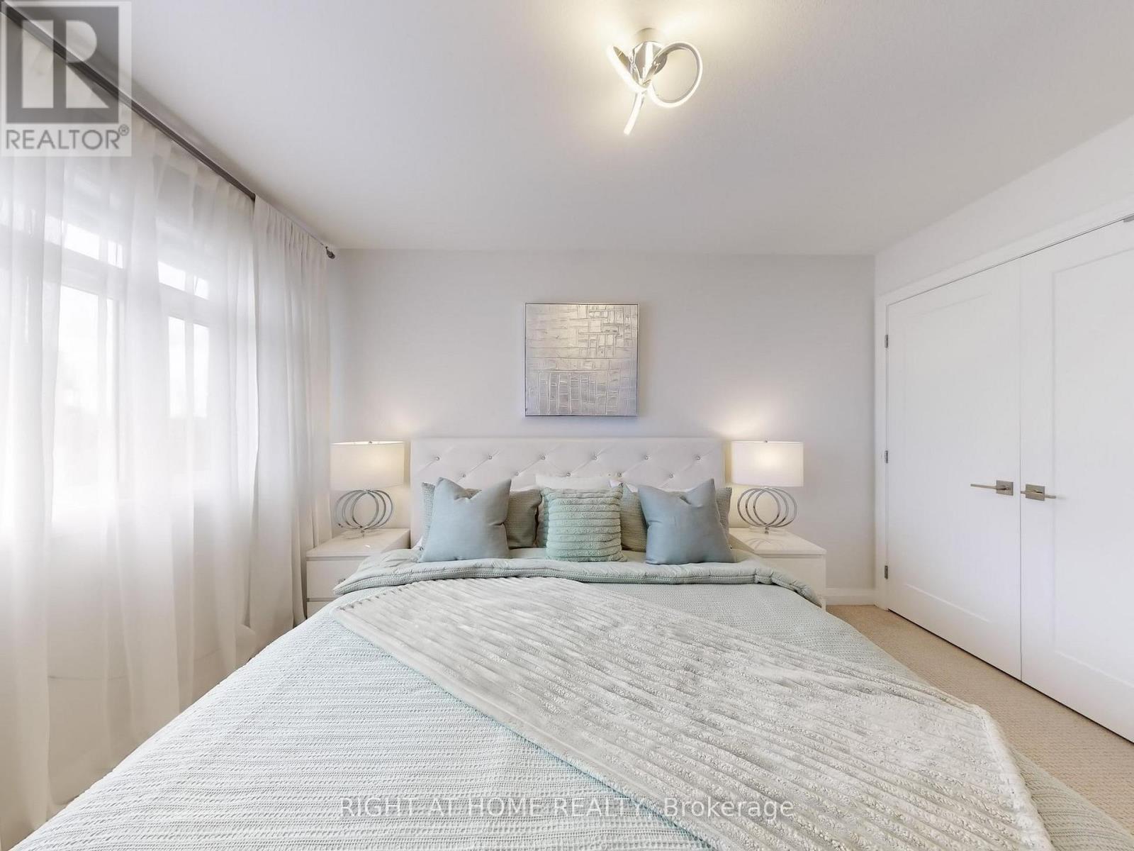 30 - 35 Midhurst Heights, Hamilton, Ontario  L8J 0K9 - Photo 27 - X12689264