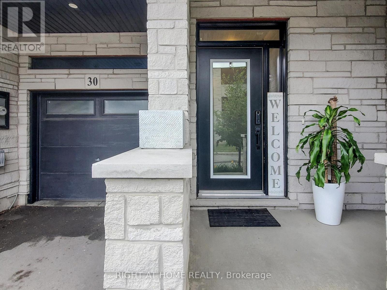 30 - 35 Midhurst Heights, Hamilton, Ontario  L8J 0K9 - Photo 3 - X12689264