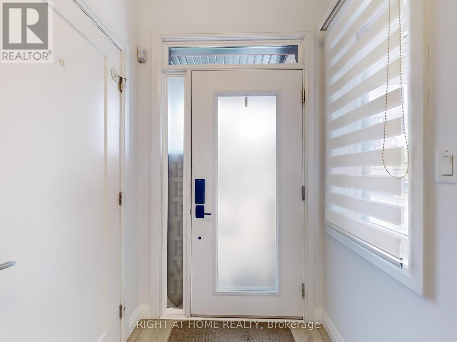 30 - 35 Midhurst Heights, Hamilton, Ontario  L8J 0K9 - Photo 4 - X12689264