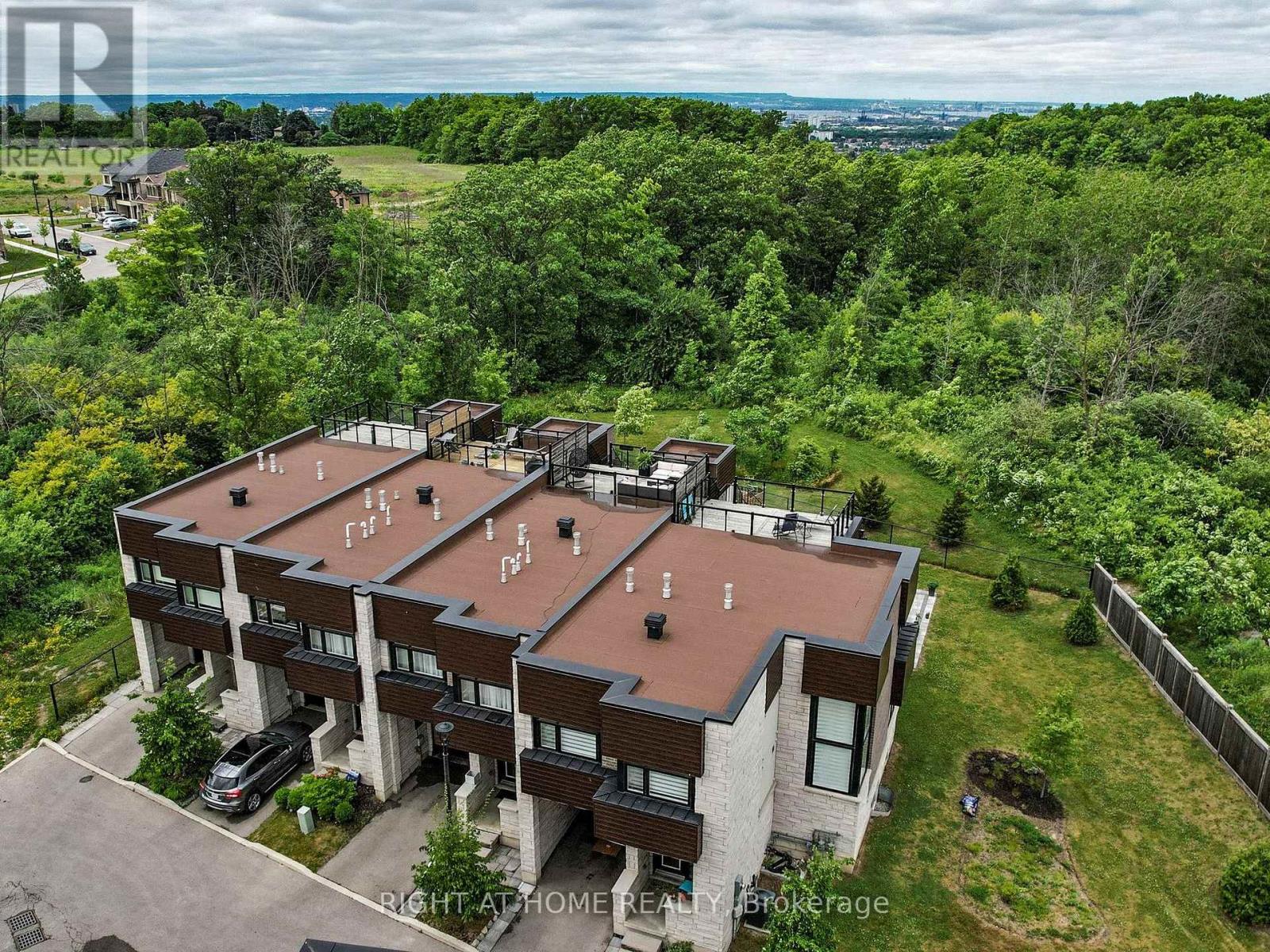 30 - 35 Midhurst Heights, Hamilton, Ontario  L8J 0K9 - Photo 46 - X12689264