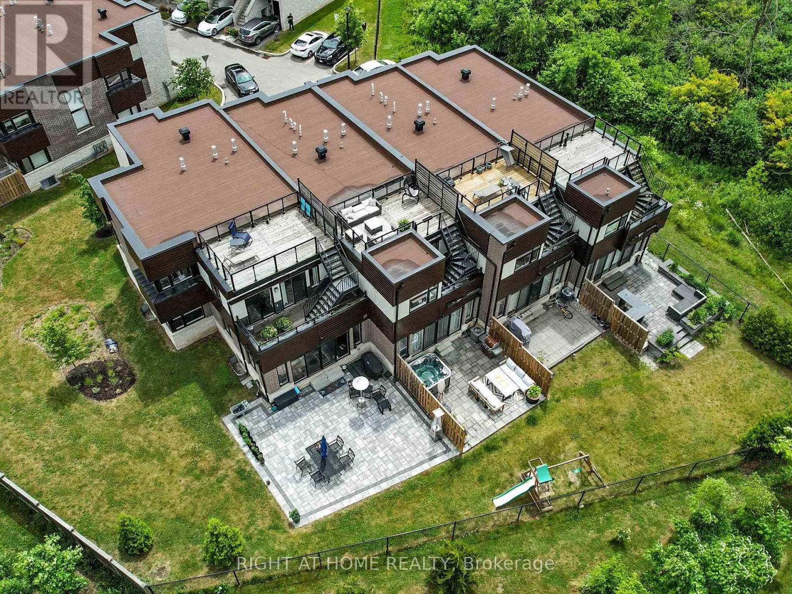 30 - 35 Midhurst Heights, Hamilton, Ontario  L8J 0K9 - Photo 49 - X12689264