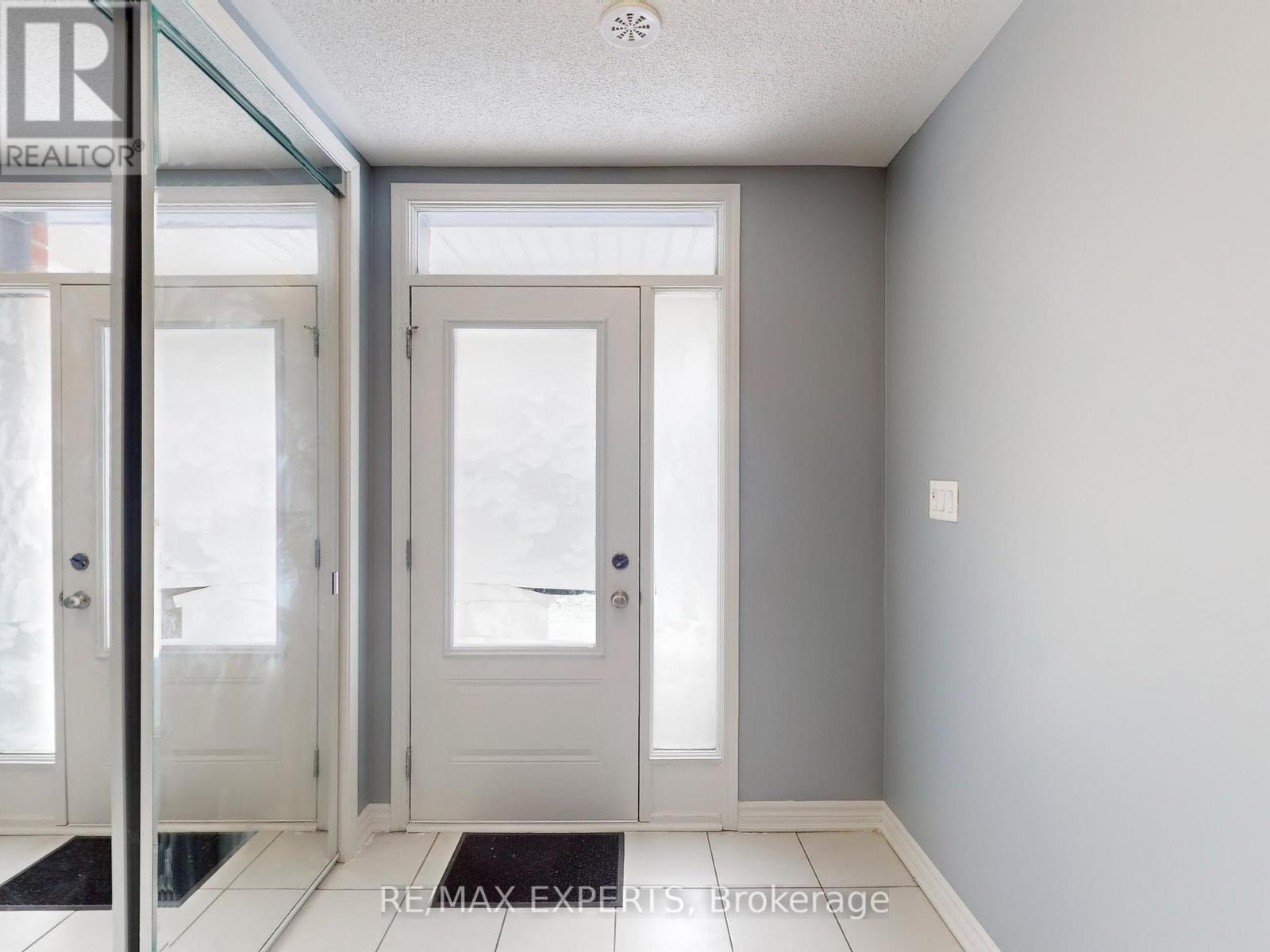 78 Melmar Street, Brampton, Ontario  L7A 5K8 - Photo 6 - W12683892