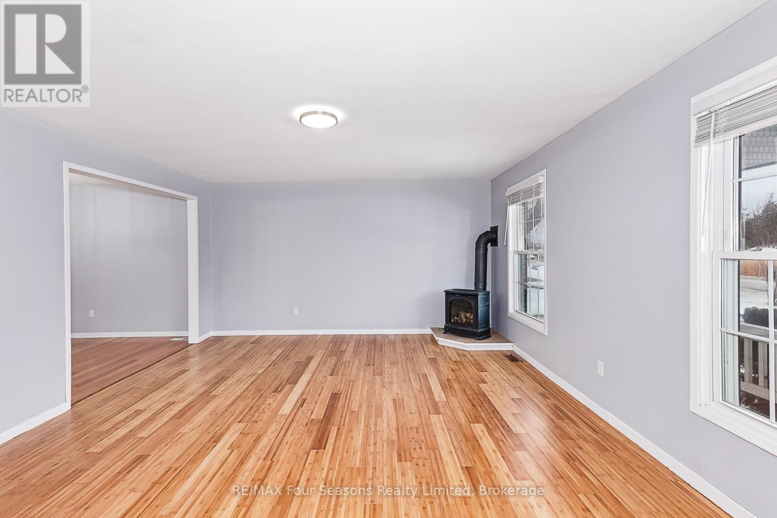 207 Christopher Street, Clearview (Stayner), Ontario  L0M 1S0 - Photo 11 - S12689404