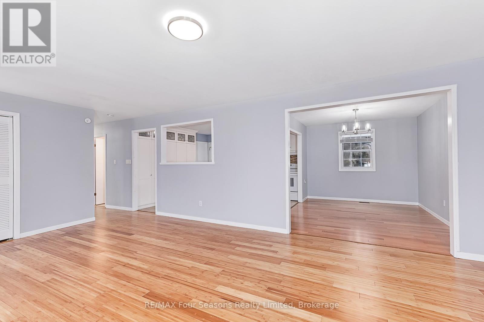 207 Christopher Street, Clearview (Stayner), Ontario  L0M 1S0 - Photo 13 - S12689404