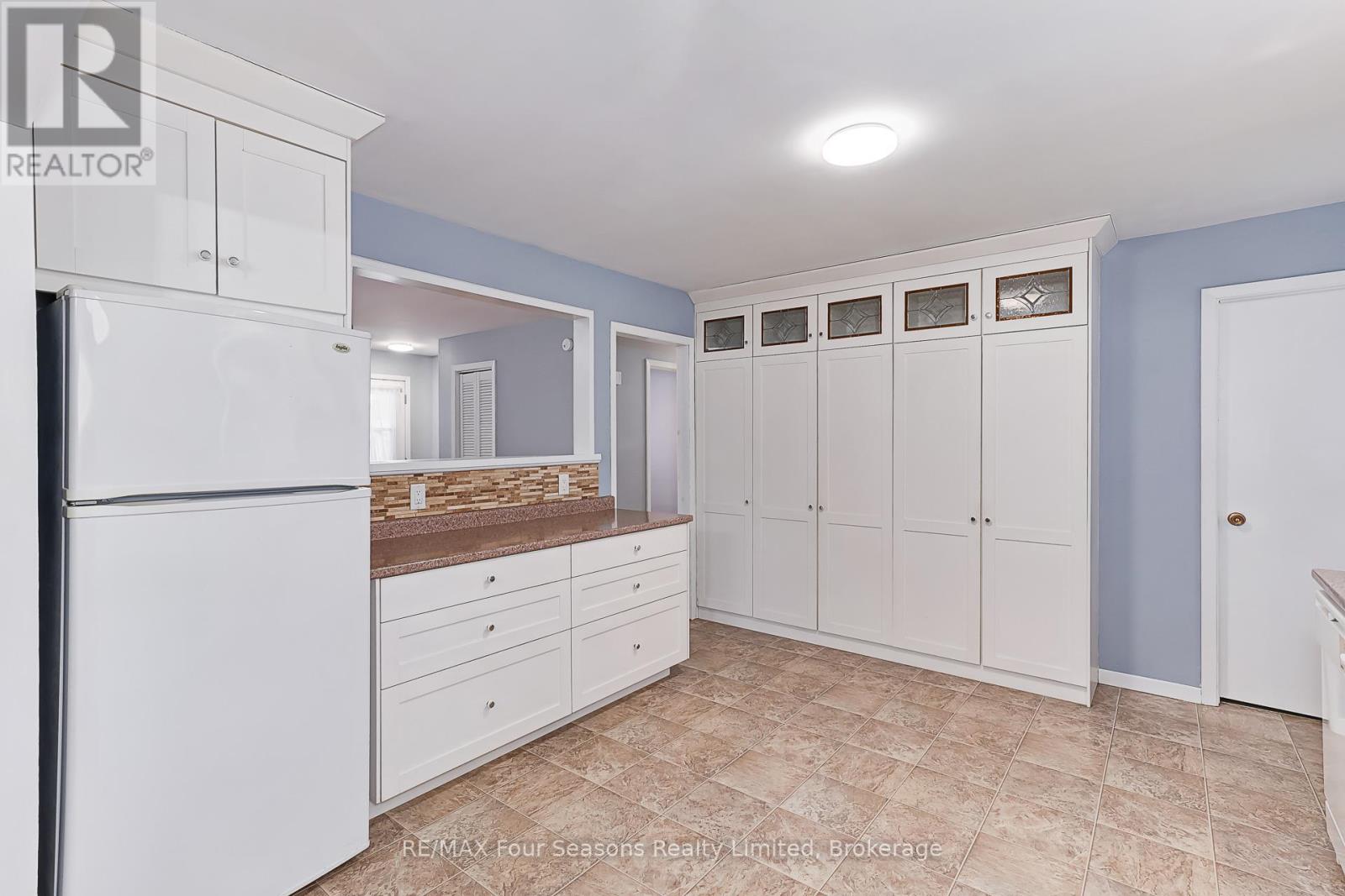 207 Christopher Street, Clearview (Stayner), Ontario  L0M 1S0 - Photo 16 - S12689404