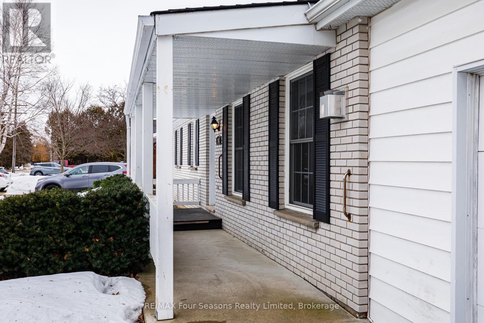 207 Christopher Street, Clearview (Stayner), Ontario  L0M 1S0 - Photo 5 - S12689404