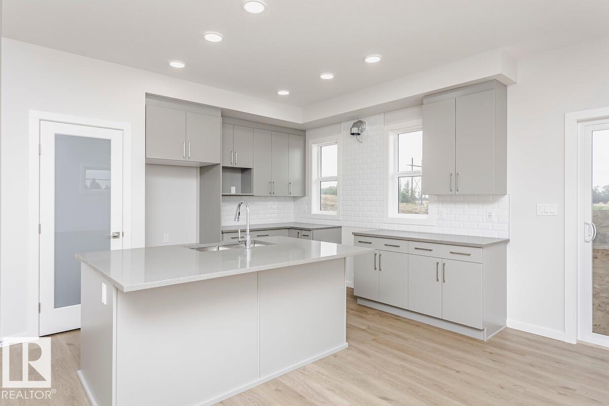 2371 Egret Wy Nw, Edmonton, Alberta  T6M 2N6 - Photo 3 - E4464298