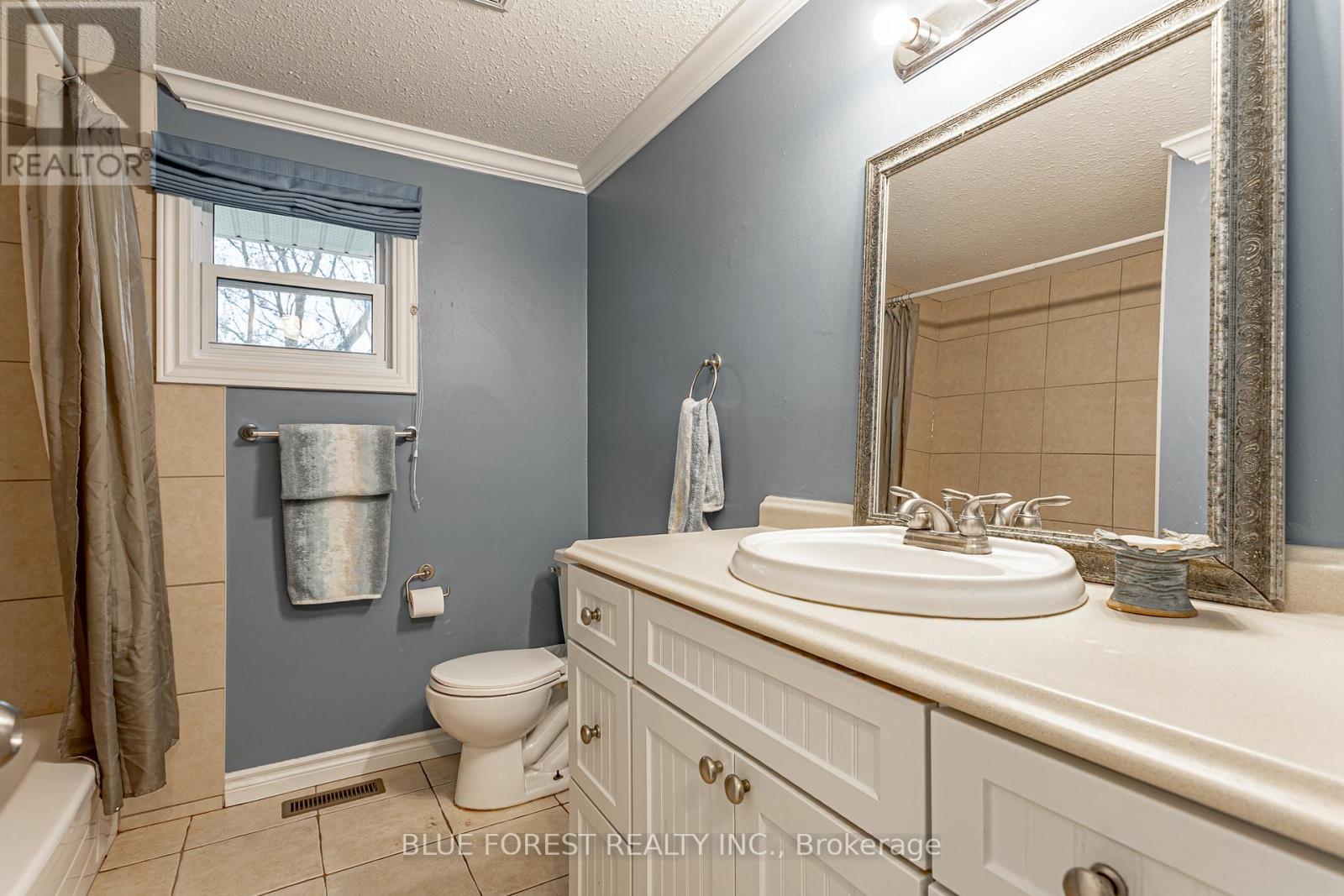 4167 Hamilton Road, Thames Centre, Ontario  N0L 1G2 - Photo 15 - X12689408