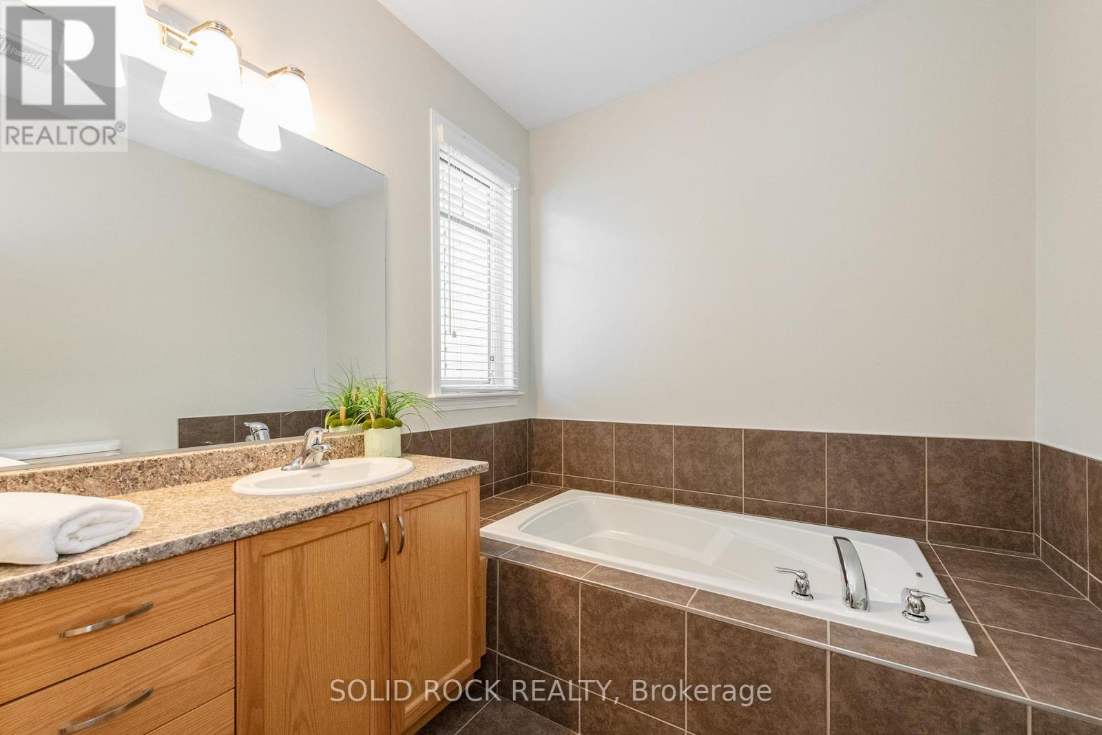 108 Palfrey Way, Ottawa, Ontario  K2V 0A5 - Photo 15 - X12689358