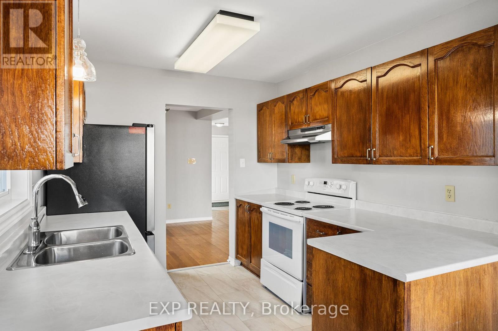 32 Peacock Crescent, Ottawa, Ontario  K2J 3P6 - Photo 10 - X12689446